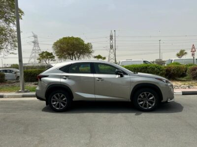 Lexus nx200 2016 with 4 cylinders