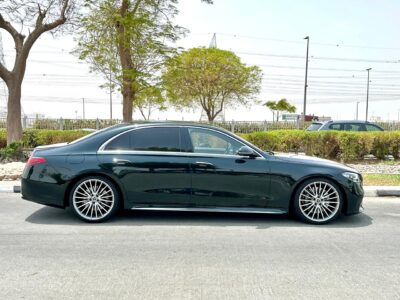 Mercedes-Benz S500 2021 with 6 cylinders