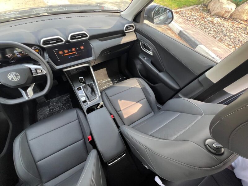 MG ZS LUXURY 2025 with 4 cylinders