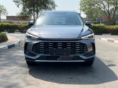 MG ZS LUXURY 2025 with 4 cylinders