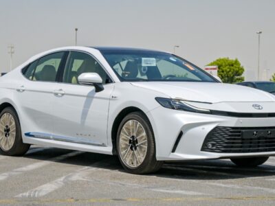 Toyota Camry LE 2.5L Hybrid 2025