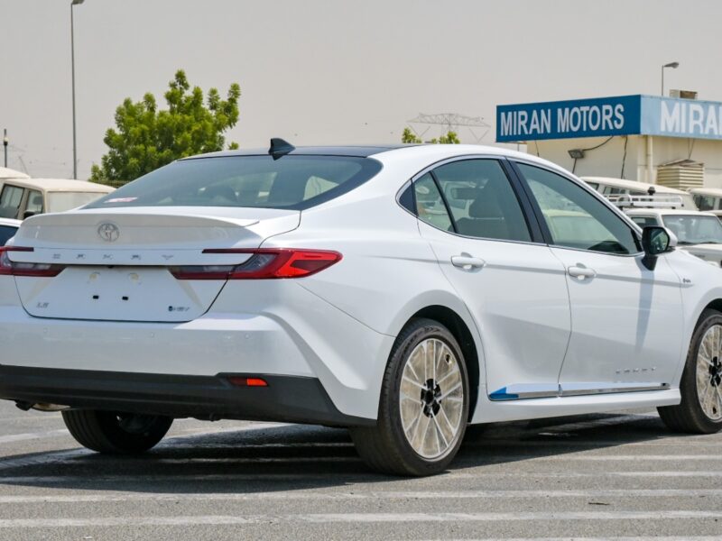 Toyota Camry LE 2.5L Hybrid 2025