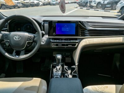 Toyota Camry LE 2.5L Hybrid 2025