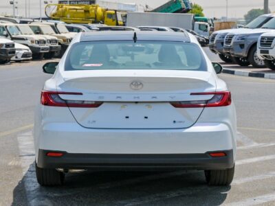 Toyota Camry LE 2.5L Hybrid 2025