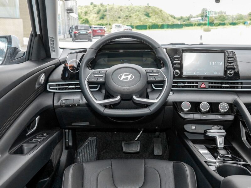 Hyundai Elantra 2025