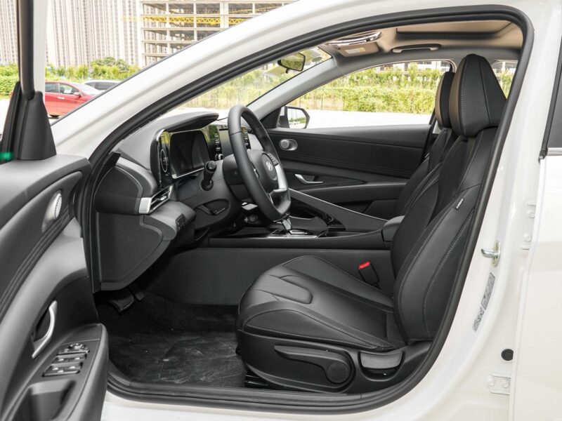 Hyundai Elantra 2025