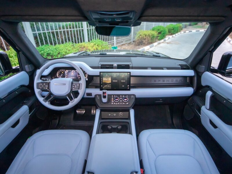 Land Rover Defender P400 Se 2023 - Warranty and Service Package