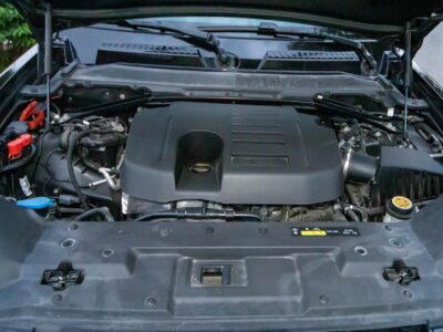 Land Rover Defender P400 Se 2023 - Warranty and Service Package