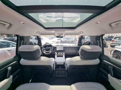 Land Rover Defender 2025