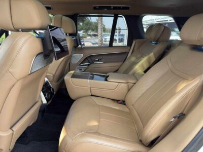 Land Rover Range Rover Autobiography P530 4.4L 2023 - NEAT AND CLEAN UNDER WARRANTY AND SERVICE