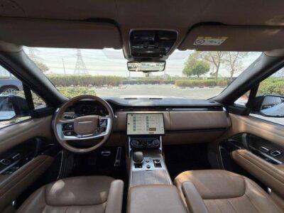 Land Rover Range Rover Autobiography P530 4.4L 2023 - NEAT AND CLEAN UNDER WARRANTY AND SERVICE