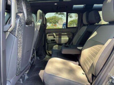 Land Rover Defender 110 P635 OCTA V8 2025 EDITION 1 UNDER WARRANTY AND SERVICE CONTRACT