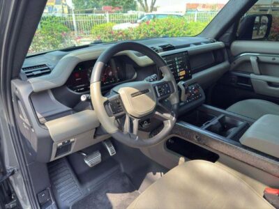 Land Rover Defender 110 P635 OCTA V8 2025 EDITION 1 UNDER WARRANTY AND SERVICE CONTRACT