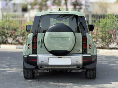 Land Rover Defender P400 90 HSE 3.0L 2023 - UNDER WARRANTY AND SERVICE CONTRACT