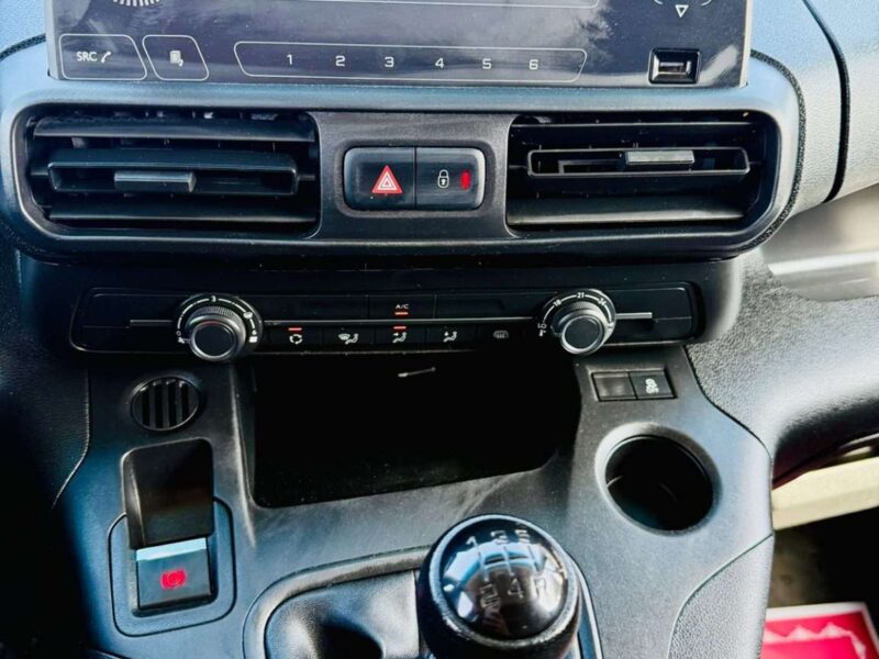 PEUGEOT PARTNER 1.6L 2022 GCC SPECS VERY GOOD CONDITION