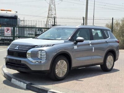 Mitsubishi Outlander 4x2 2025 2.5L Mid option