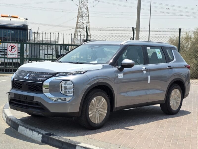 Mitsubishi Outlander 4x2 2025 2.5L Mid option