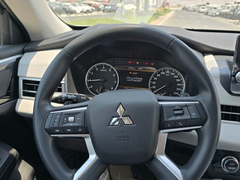 Mitsubishi Outlander 4x2 2025 2.5L Mid option