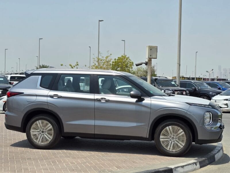 Mitsubishi Outlander 4x2 2025 2.5L Mid option