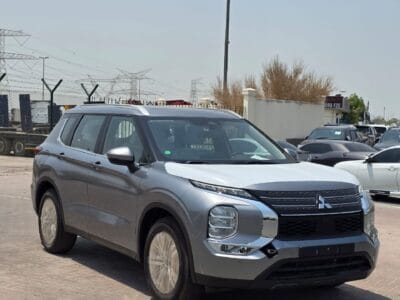 Mitsubishi Outlander 4x2 2025 2.5L Mid option