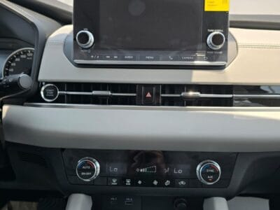 Mitsubishi Outlander 4x2 2025 2.5L Mid option