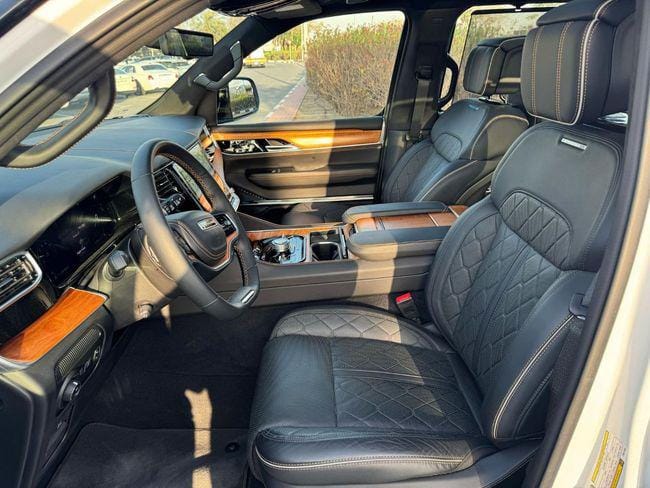 Jeep Grand Wagoneer Series III 3.0T 2023 GCC SPEC FULLY LOADED UNDER WARRANTY