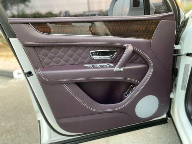 Bentley Bentayga Std 2017 GCC SPEC NEAT AND CLEAN