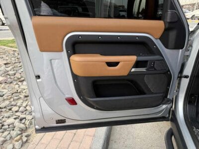 Land Rover Defender P400 90 X 3.0L 2021 (6 Seater) GCC SPEC UNDER WARRANTY NEAT AND CLEAN