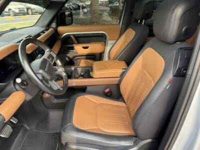 Land Rover Defender P400 90 X 3.0L 2021 (6 Seater) GCC SPEC UNDER WARRANTY NEAT AND CLEAN