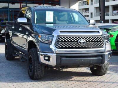 Toyota Tundra 5.7 L SR5 2016