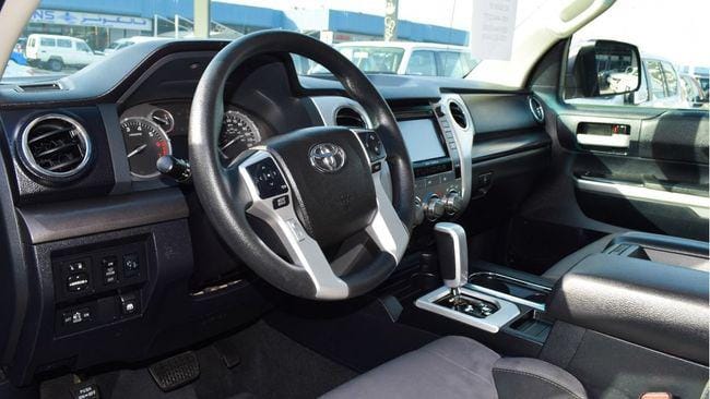 Toyota Tundra 5.7 L SR5 2016