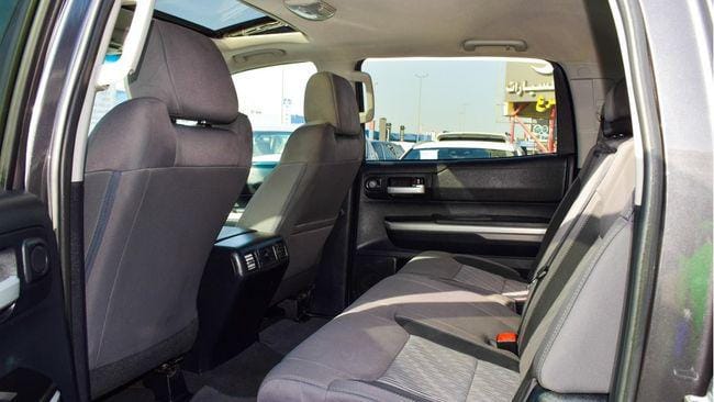 Toyota Tundra 5.7 L SR5 2016