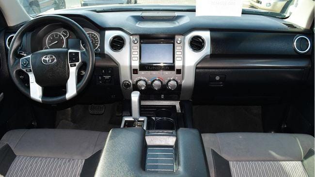 Toyota Tundra 5.7 L SR5 2016