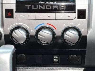 Toyota Tundra 5.7 L SR5 2016