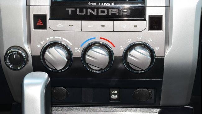 Toyota Tundra 5.7 L SR5 2016