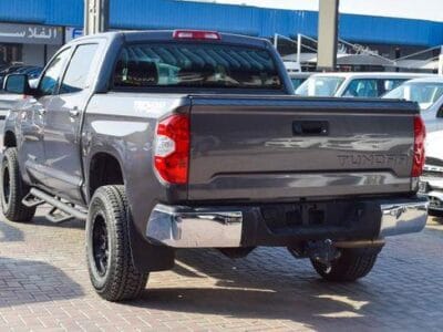Toyota Tundra 5.7 L SR5 2016