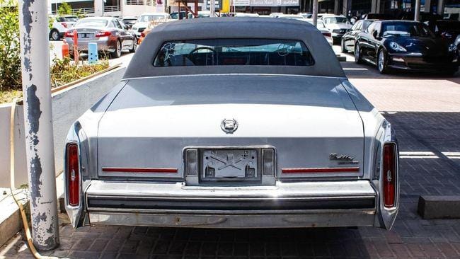 Cadillac Brougham 5.0 L 1989