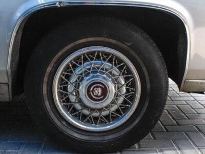 Cadillac Brougham 5.0 L 1989