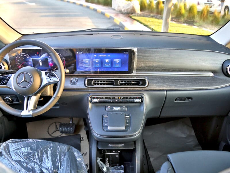 Mercedes-Benz V300 Avantgarde+ Extra Long/2025/GCC/2 Years Local Warranty