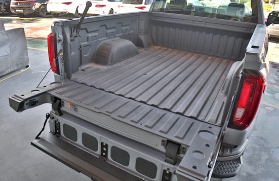 GMC Sierra 2024/ 5.3L V8 AT4 Regular Cab (AWD) 3 Years Warranty&Service. For Local Registration +5%