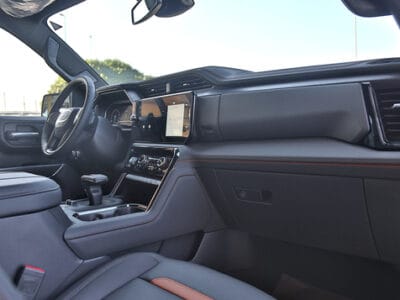 GMC Sierra 2024/ 5.3L V8 AT4 Regular Cab (AWD) 3 Years Warranty&Service. For Local Registration +5%