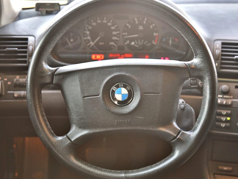 BMW 320i Low mileage V6 2003 Japan