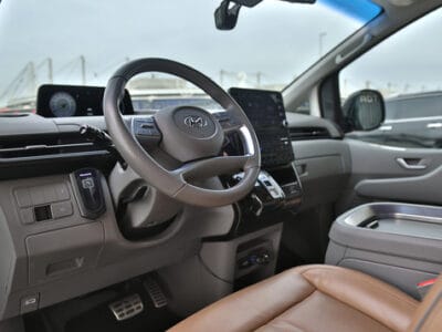 2022 Hyundai Staria VIP 4-seater GCC 2 Years Warranty