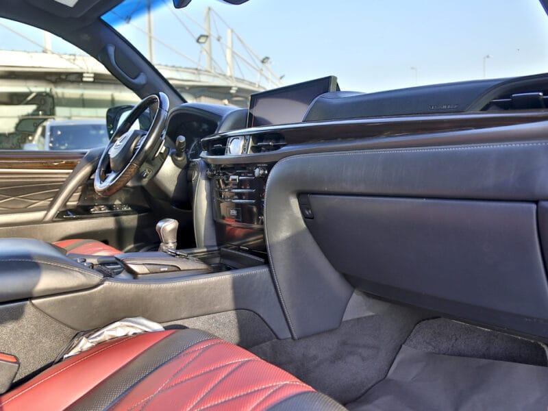 Lexus LX570 Black Edition