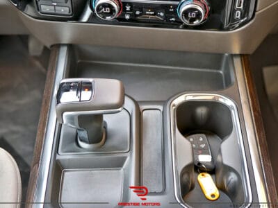 GMC Sierra Elevation 1500 CREWCAB 4WD 5.3 GCC 2024 For Local Registration +5%