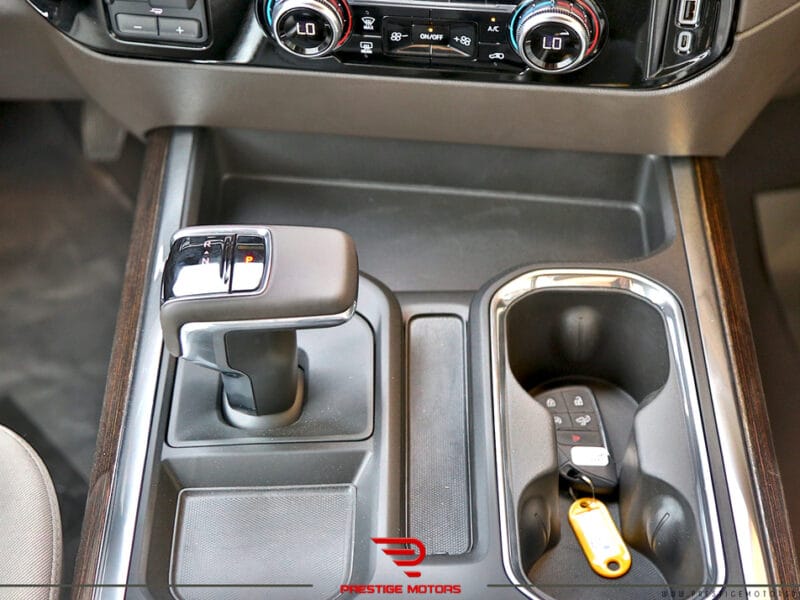 GMC Sierra Elevation 1500 CREWCAB 4WD 5.3 GCC 2024 For Local Registration +5%