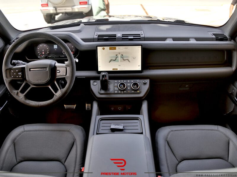 Land Rover Defender 2023