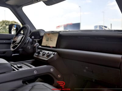 Land Rover Defender 2023