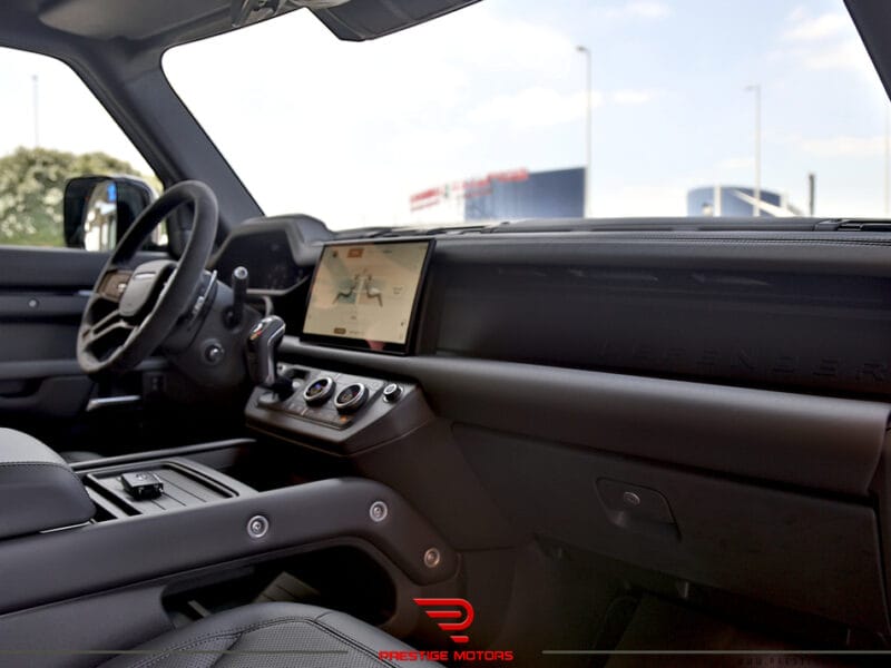 Land Rover Defender 2023