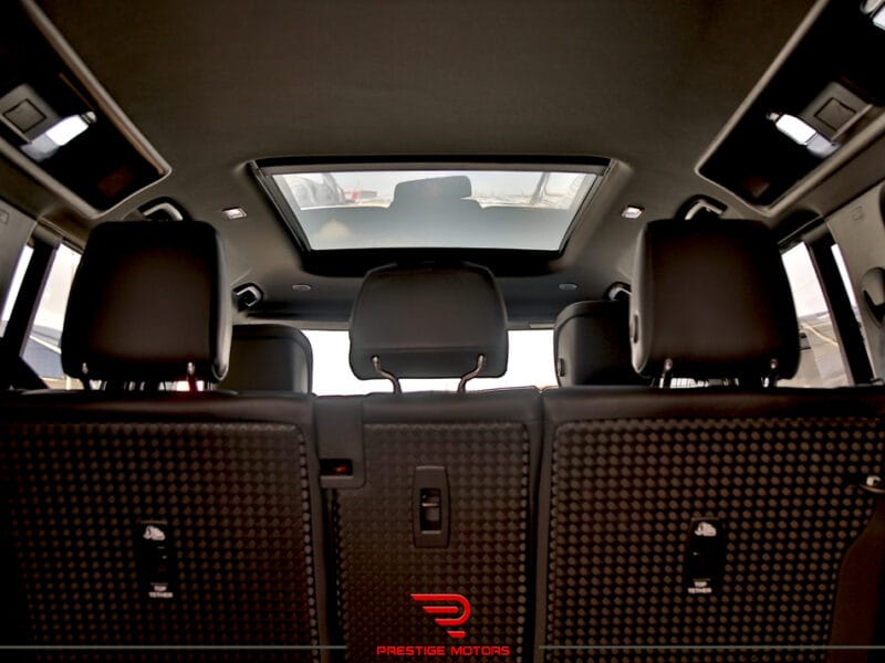 Land Rover Defender 2023